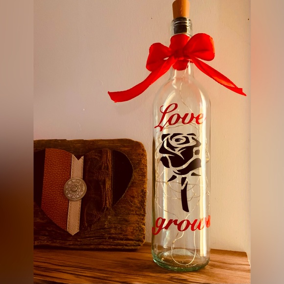 Handmade- ‘Love Grows’ wine bottle lantern with die cut vinyl design - Picture 1 of 11